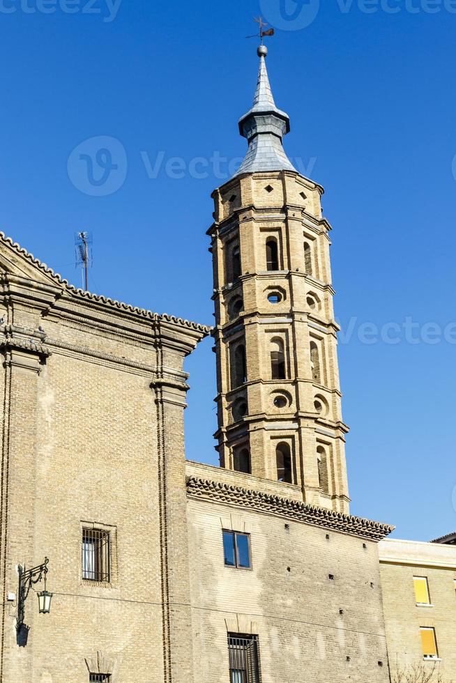 klocktorn i san andres kyrka, zaragoza, aragon, spanien, europa foto