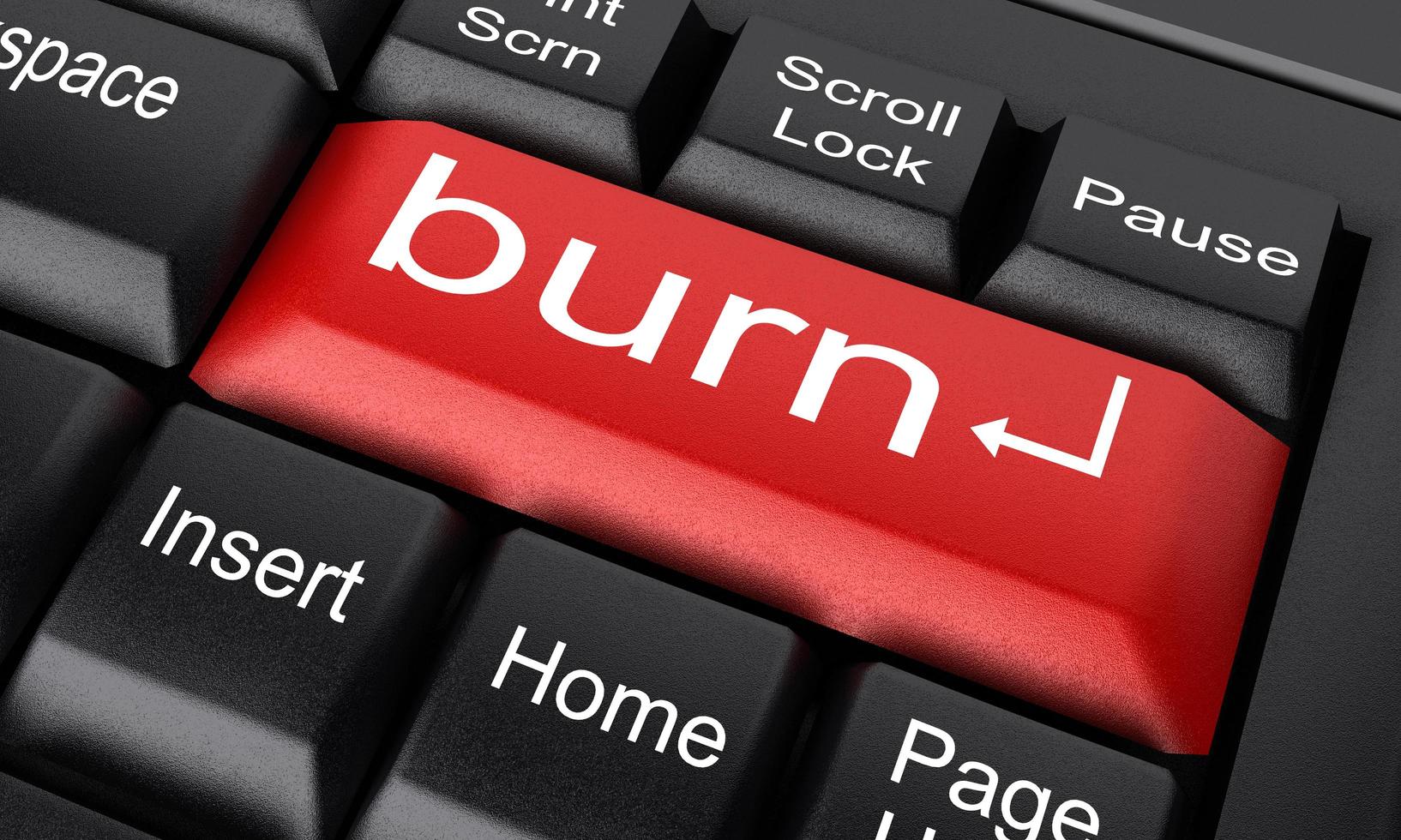 bränna ord på röd tangentbordsknapp foto