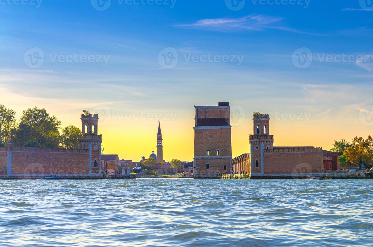 venetiansk arsenal eller arsenale di venezia huvudvattenport från den venetianska lagunen foto