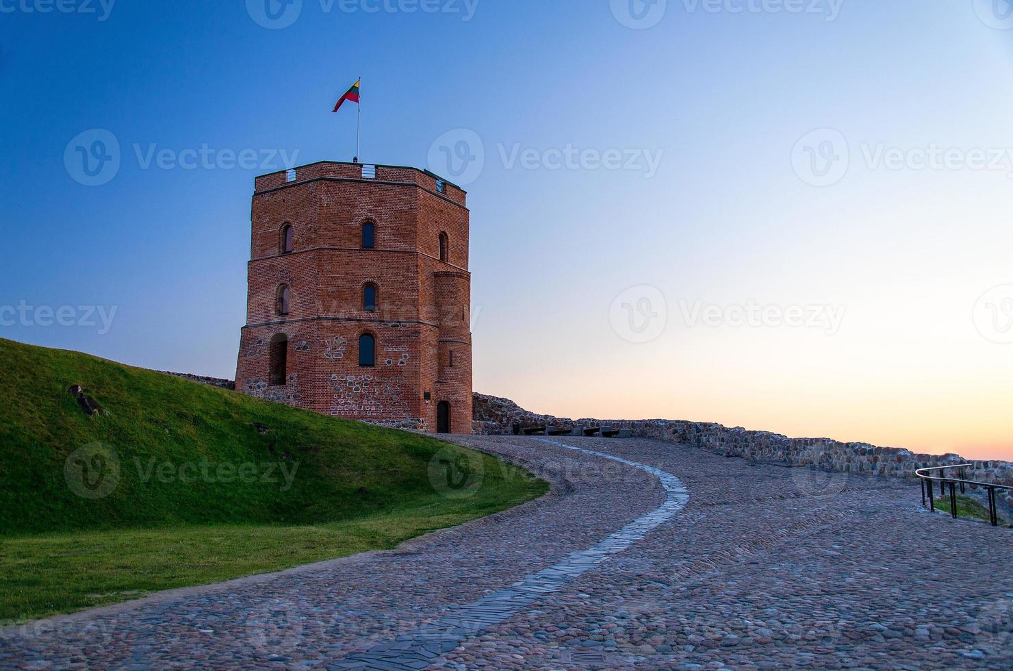 medeltida gammalt slottstorn av gediminas gedimino, vilnius, litauen foto