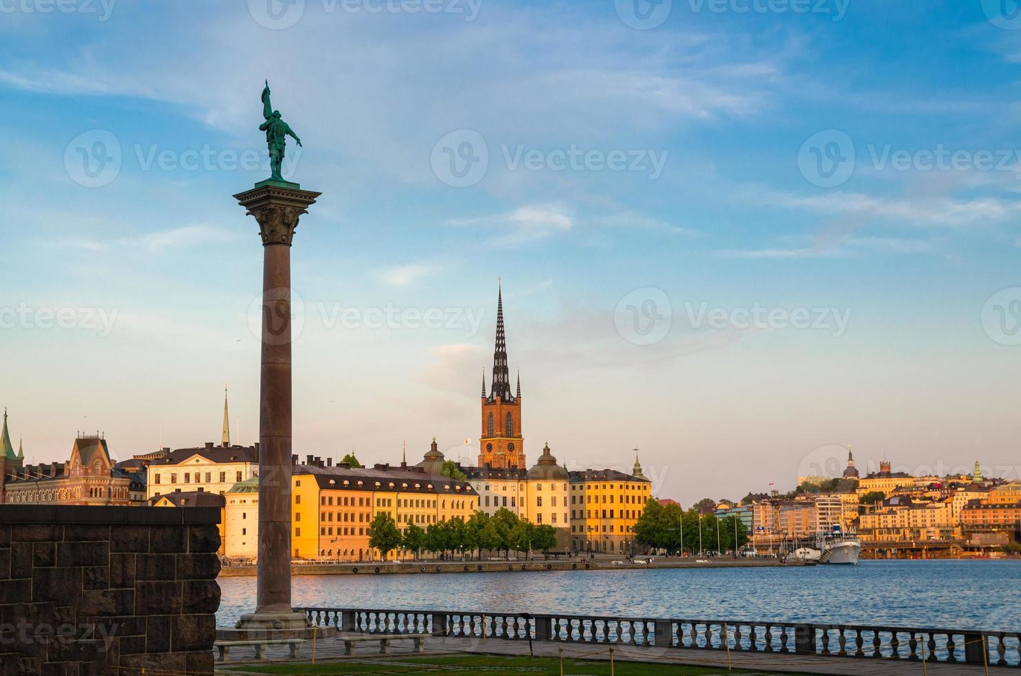 utsikt över monument engelbrekt nära stockholms stadshus, sverige foto