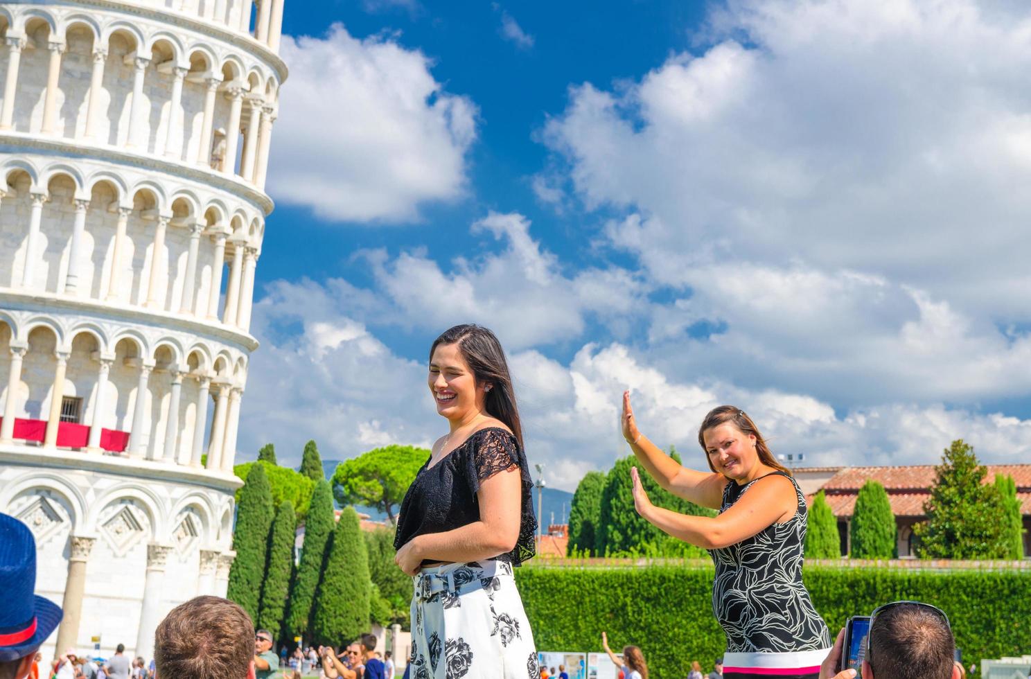 turister resenär kaukasiska och asiatiska människor poserar och har roligt foto