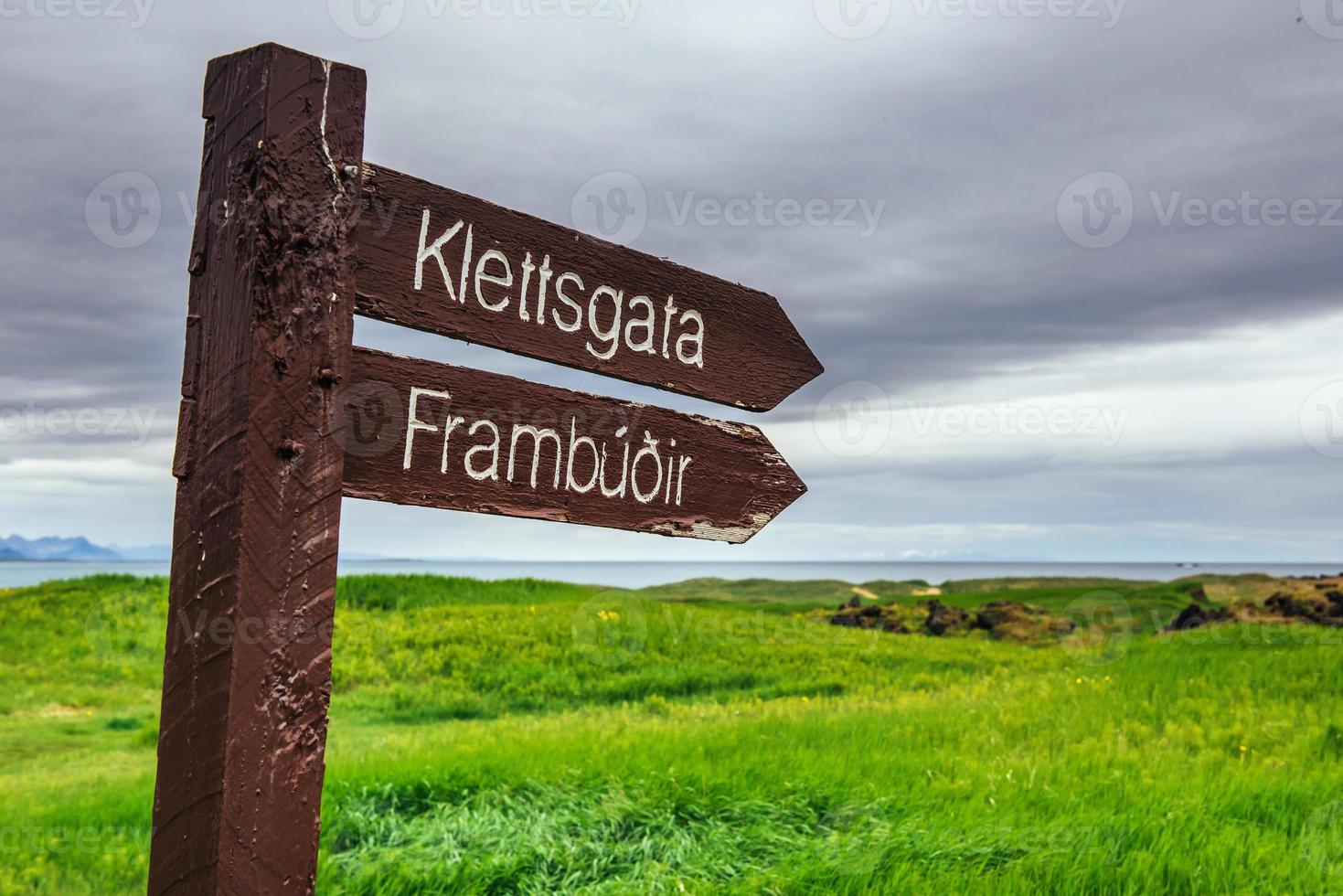 stora vattenfallet skogafoss i södra island nära staden skogar. foto