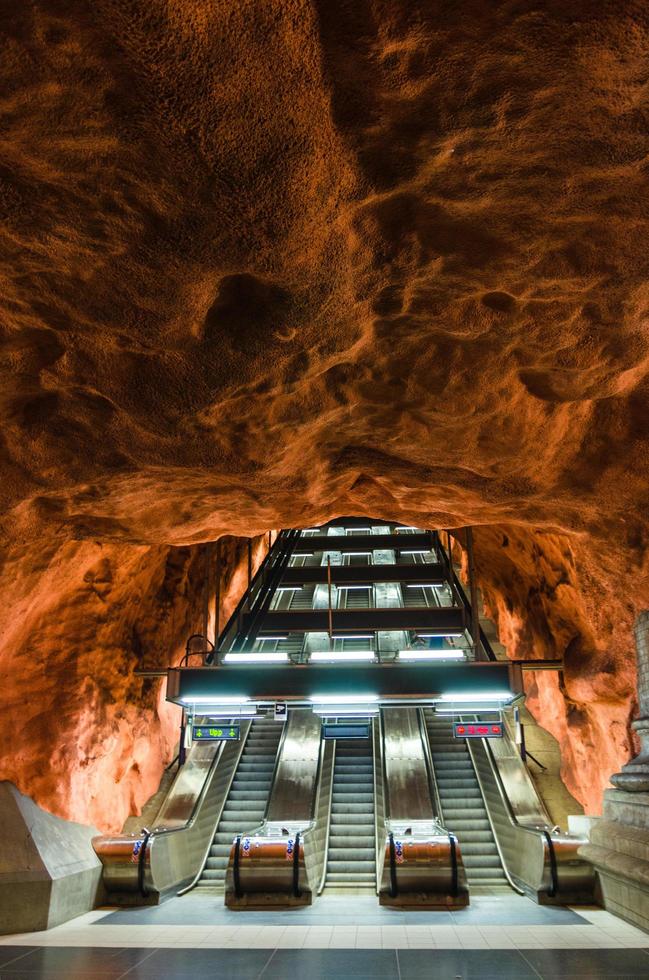 sverige, stockholm, 30 maj 2018 underjordisk tunnelbana tunnelbana station i sverige foto