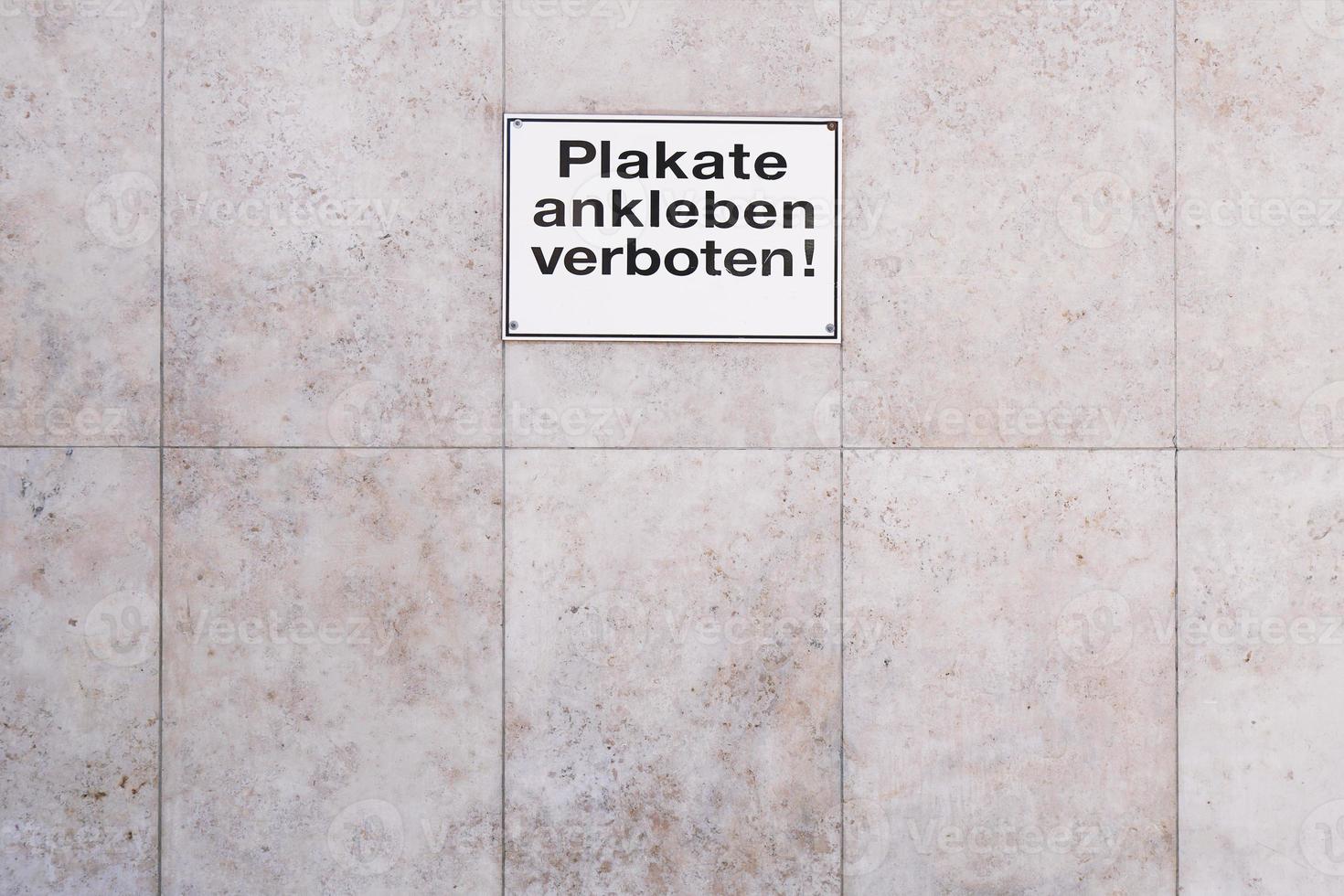 tyskt tecken plakate ankleben verboten översätts som post inga räkningar foto