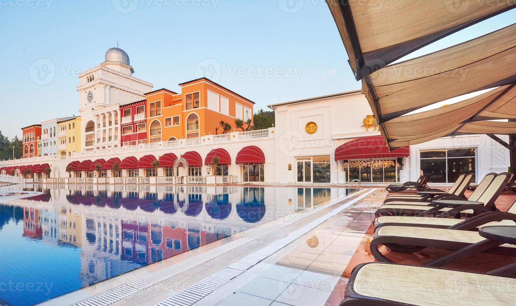 pool och strand av lyxhotell. typ nöjeskomplex. amara dolce vita lyxhotell. tillflykt. tekirova-kemer foto