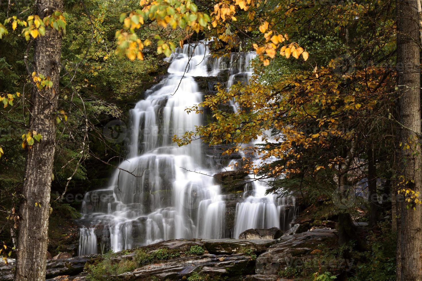 bijoux falls i vackra brittiska columbia foto