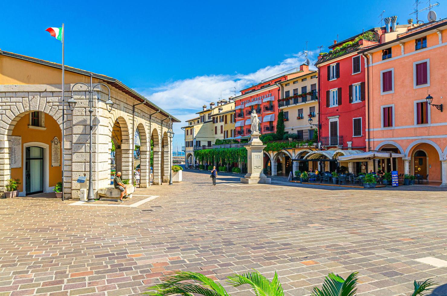 desenzano del garda, Italien, 11 september 2019 antik marknadsplats i den gamla historiska staden desenzano del garda foto