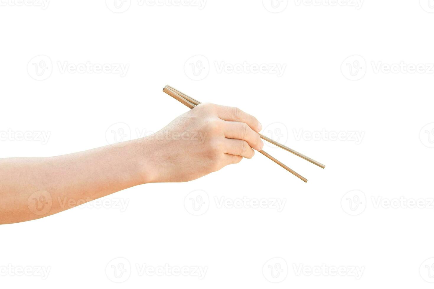 hand som håller trä ätpinnar isolerad på vit bakgrund med urklippsbana. foto