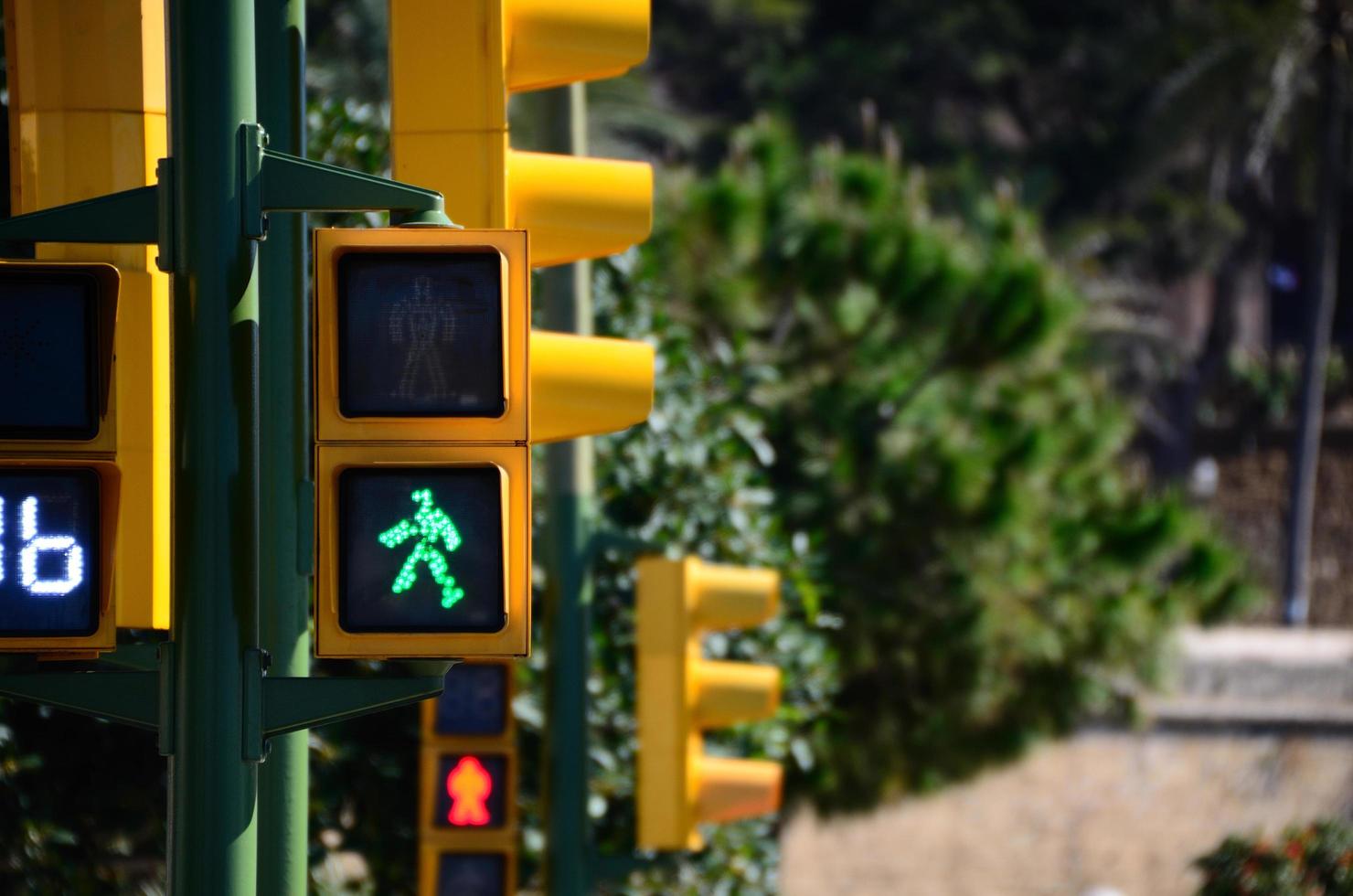 gult trafikljus är grönt foto