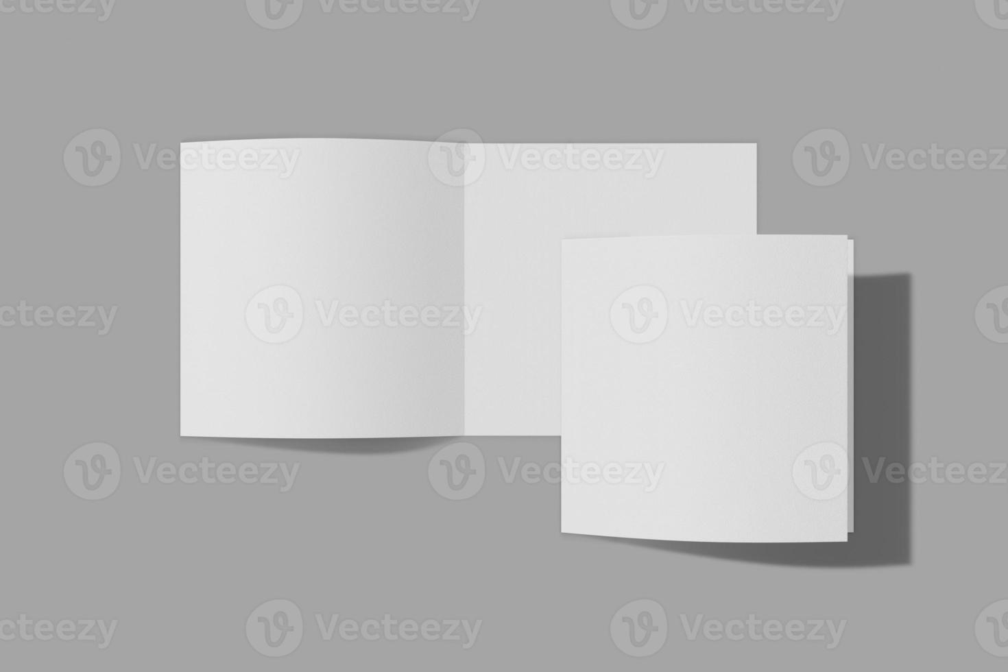 två mockup fyrkantigt häfte, broschyr, inbjudan isolerad på en grå bakgrund med mjuk pärm och realistisk skugga. 3d-rendering. foto