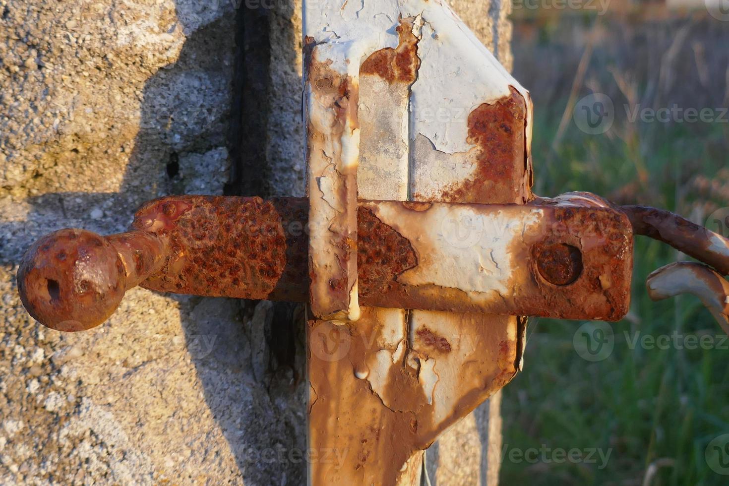 rostigt dörrhandtag i metall foto