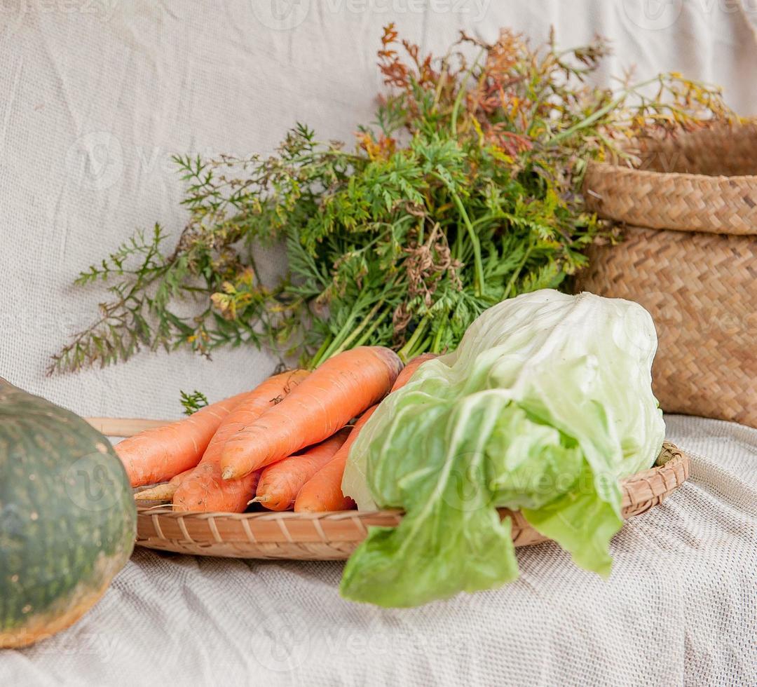 höstsäsongens grönsakssammansättning från fruktvingården foto