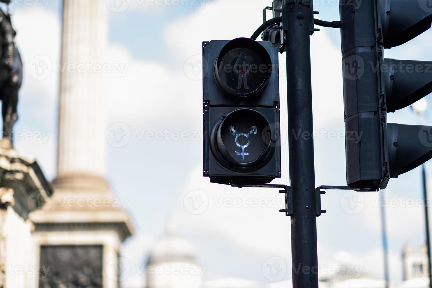 Hbt-trafikljussignaler för fotgängare som symboliserar jämlikhet, mångfald och tolerans foto
