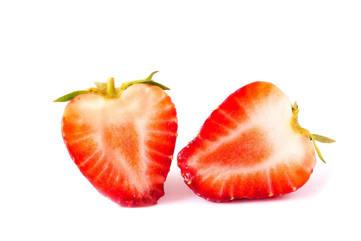 färska jordgubbar isolerad på vit bakgrund foto
