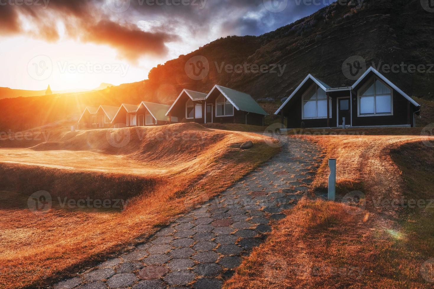 byggnader ålder stad vid solnedgången i Island foto