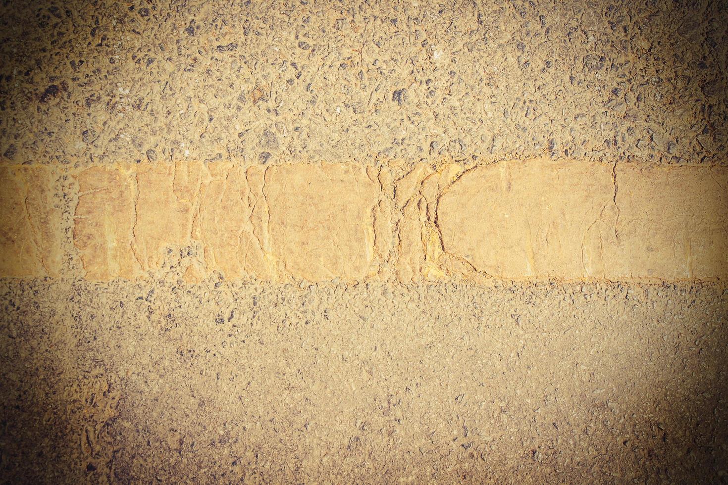 väg asfalt textur med gul linje. foto
