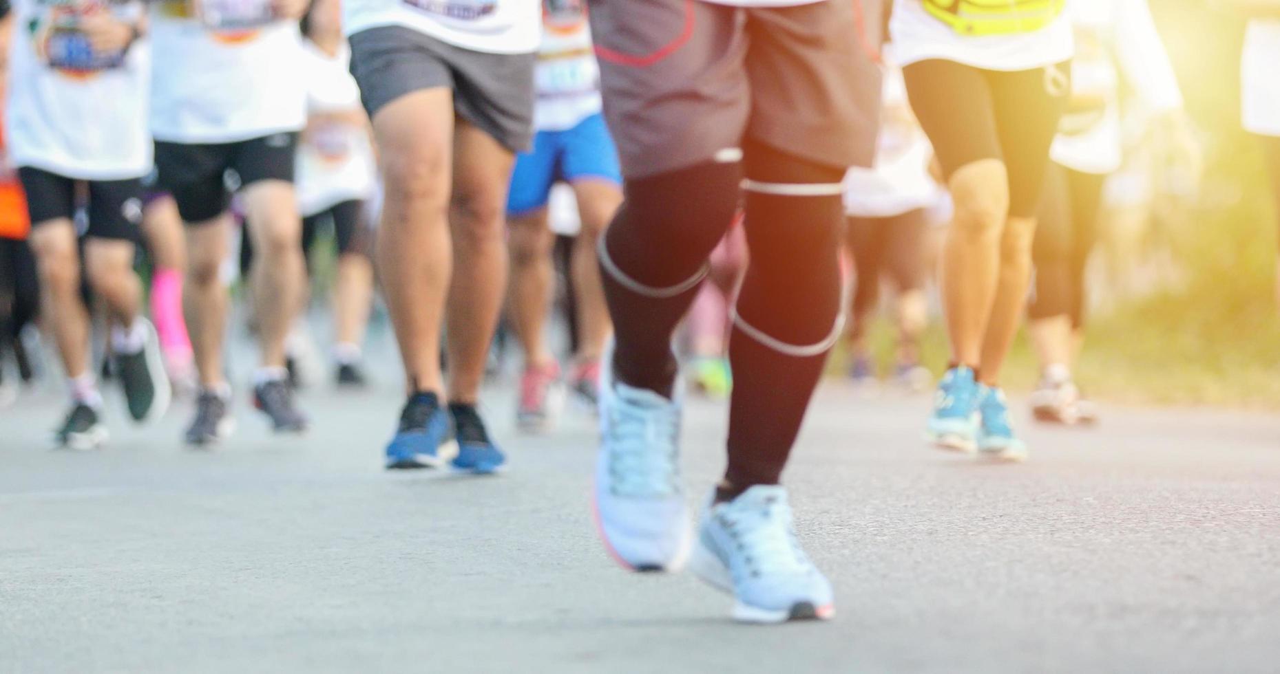 rörelseoskärpa av maratonlöpning foto