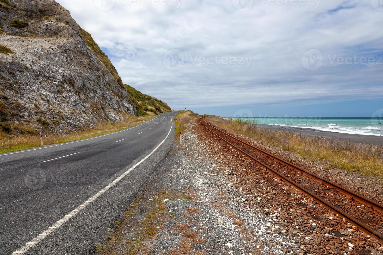 tom väg och järnvägsspår i Nya Zeeland foto