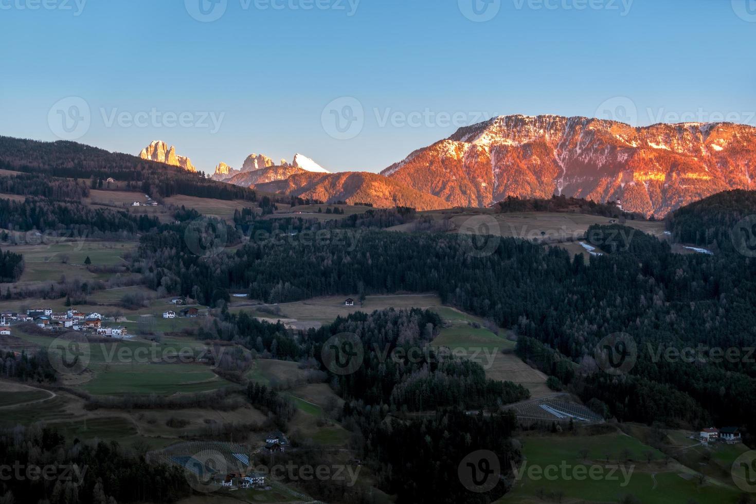 utsikt över dolomiterna från villabors foto