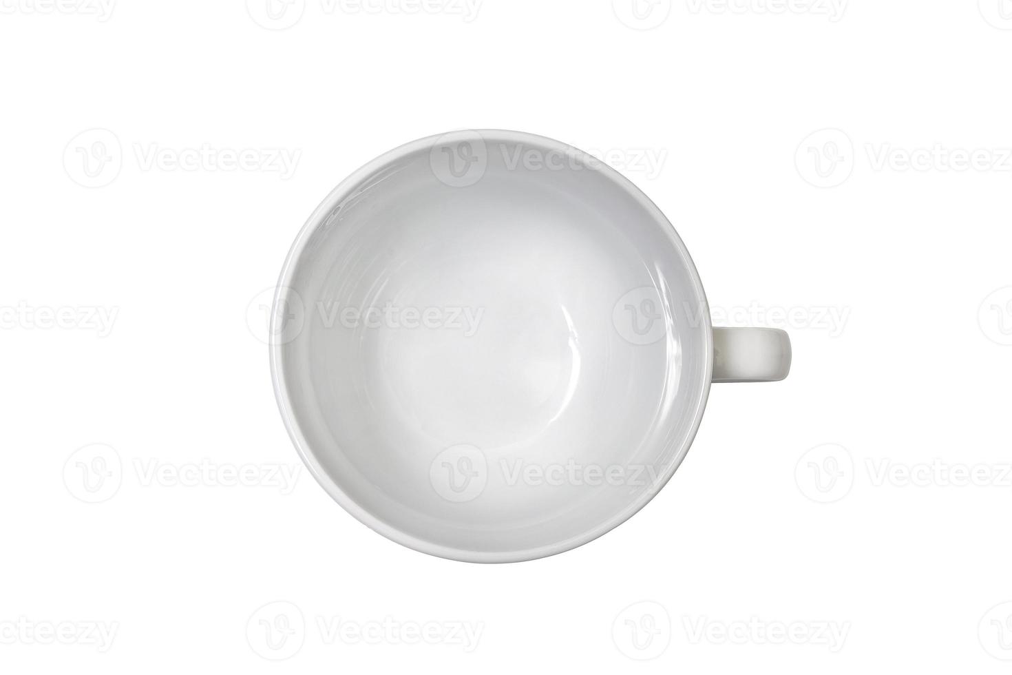 ovanifrån av en ren vit stor mugg för te kaffe på en isolerad bakgrund med plats för text. kopieringsutrymme. minimal stil. konceptlayout för märkning och dryckesplacering. mockup. foto