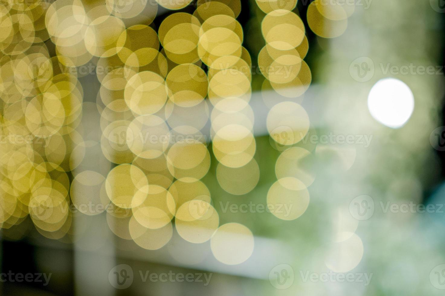 färgglada ljus på nyårsdagen, bokeh cirkelljus, bakgrundsbild med kopia utrymme. foto