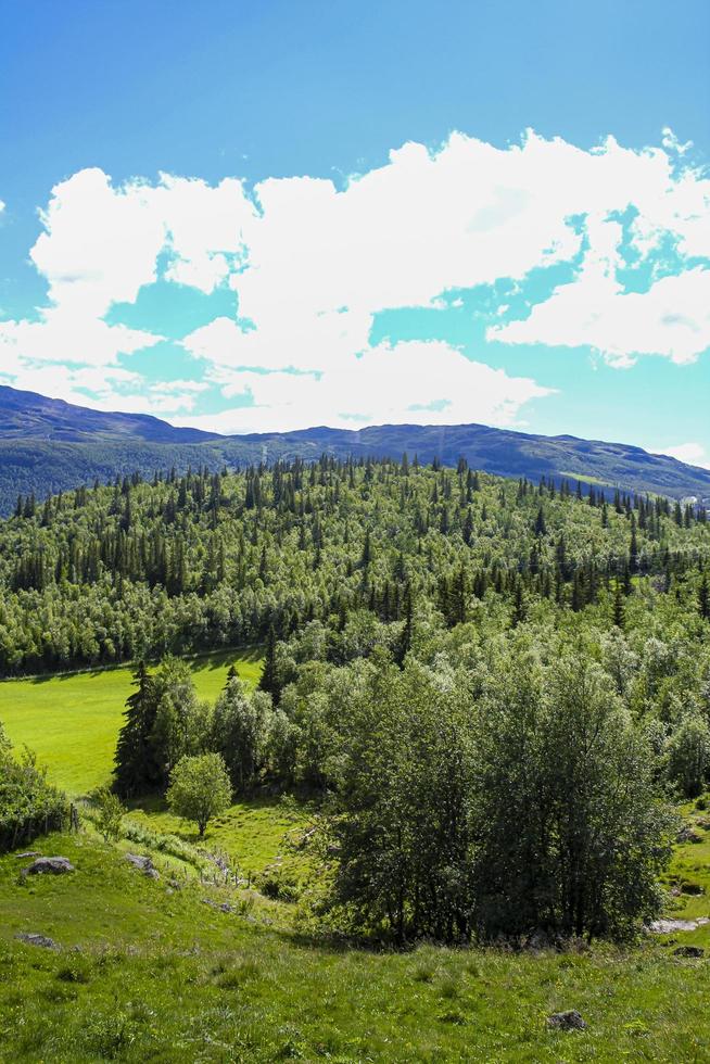 spektakulärt landskap, moln rad i vackra hemsedal, viken, norge. foto