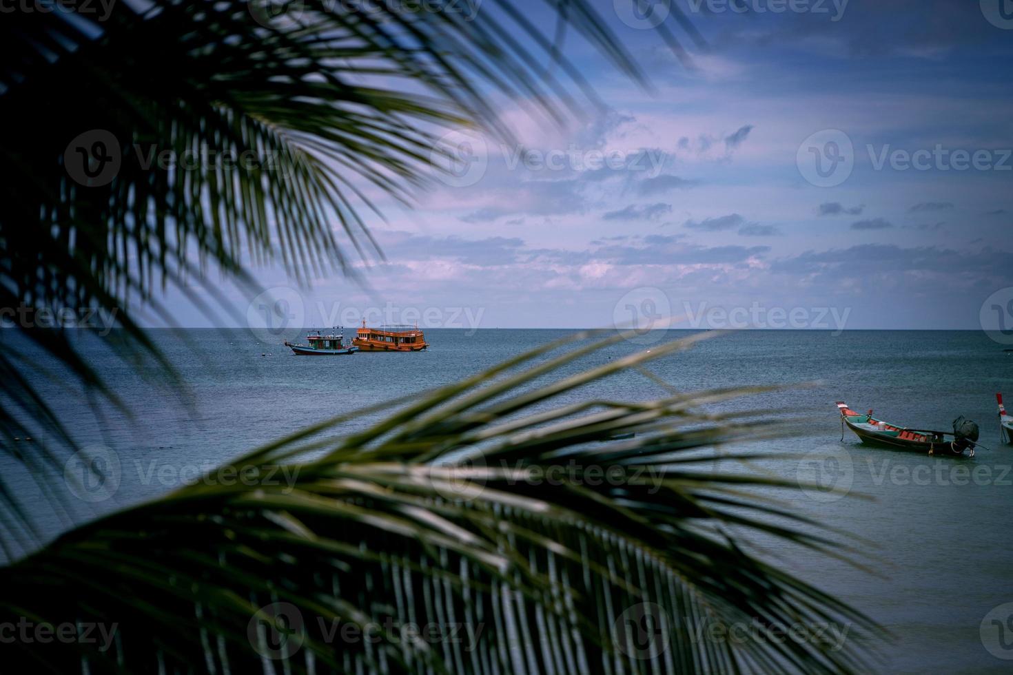 vackert havslandskap av koh tao södra Thailand foto