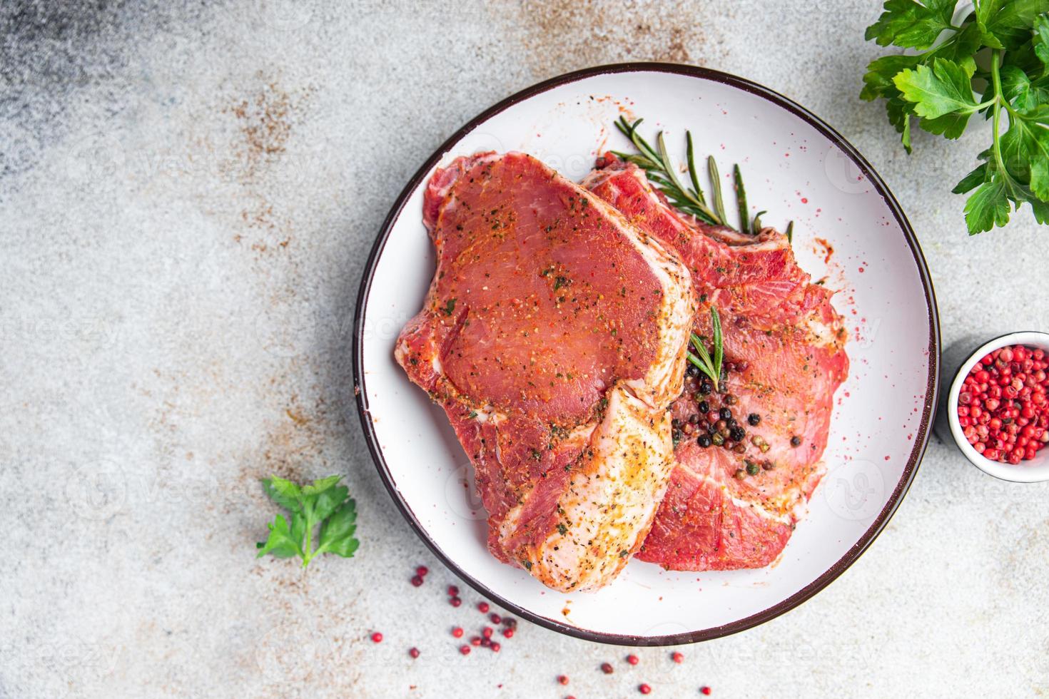 kött rå biff fläsk nötkött färsk måltid mat diet mellanmål foto