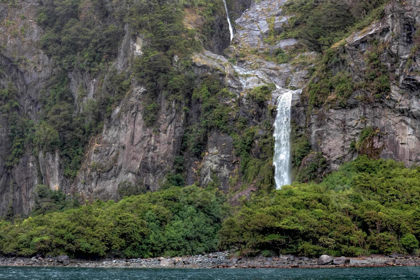 vattenfall vid Milford Sound foto