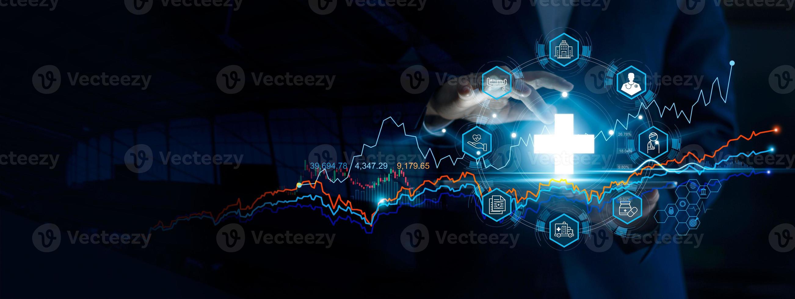 hälso- och sjukvård företag graf data tillväxt diagram och medicinsk undersökning. affärsman röra virtuella medicinska nätverksikonen. viruspandemi utveckla människors medvetenhet och sprida uppmärksamhet på sin sjukvård foto