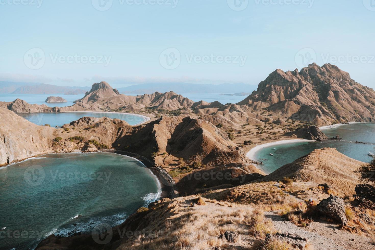 magnifik landskapsvy från toppen av ön Padar vid labuan bajo foto