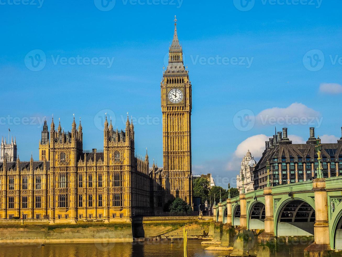 hdr westminster bridge och parlamentets hus i london foto