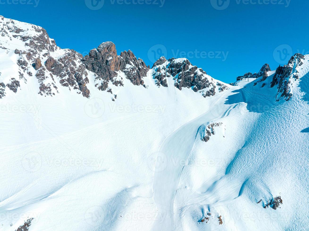 fantastiska snö berg landskap banner bakgrund. foto