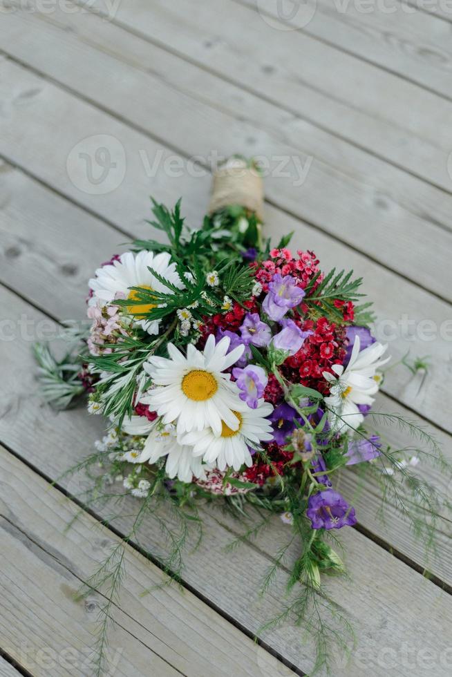 brudbukett med vilda blommor foto