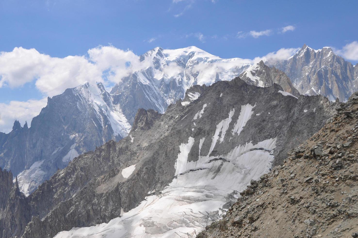 mont blanc i aostadalen foto