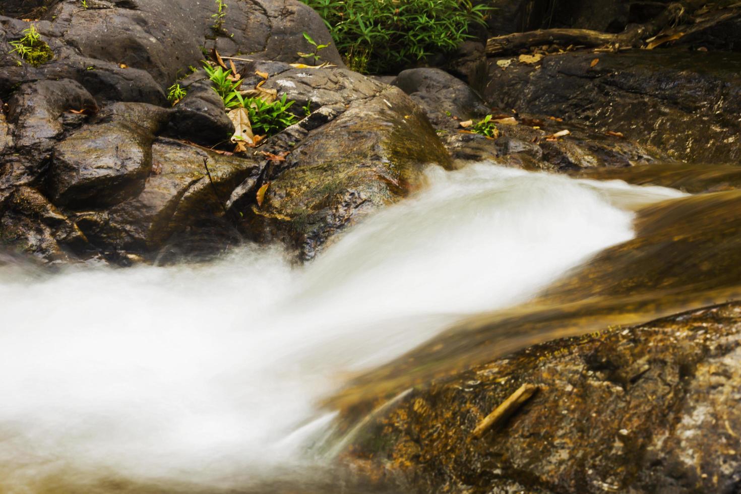 naturligt vattenfall dawna, karen state, myanmar foto