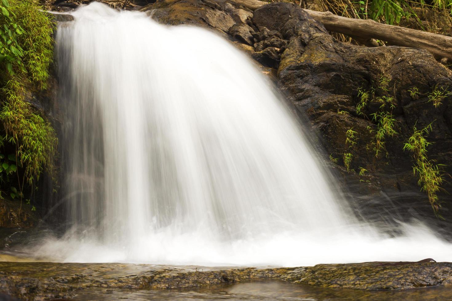 naturligt vattenfall dawna, karen state, myanmar foto