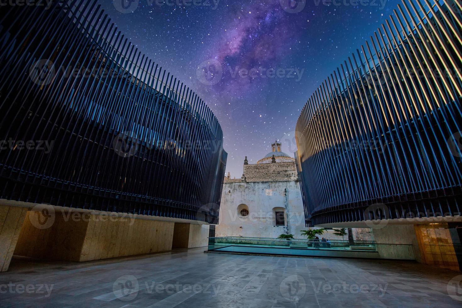 merida, mexico, musikmuseet uteplats av stråkar foto