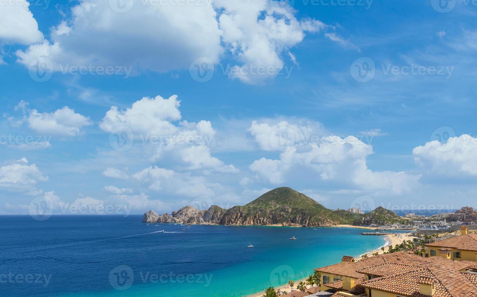 cabo san lucas, mexiko, naturskön panoramautsikt från luften över los cabos landmärke turistmål arch of cabo san lucas, el arco, valskådning och snorklingsplats foto