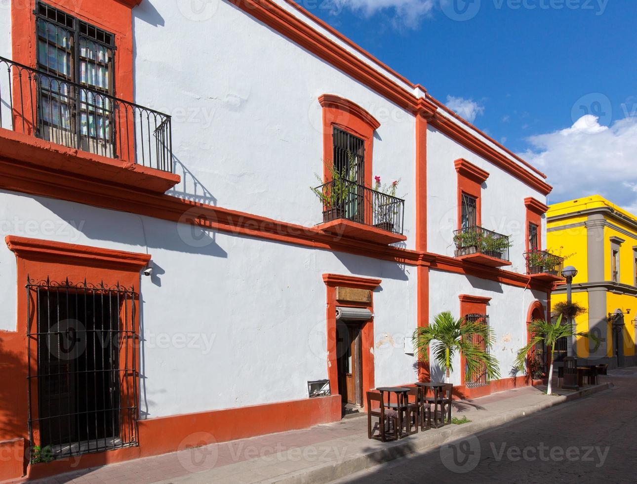 Mexiko, Mazatlan, färgglada gamla stadsgator i historiska stadskärnan foto