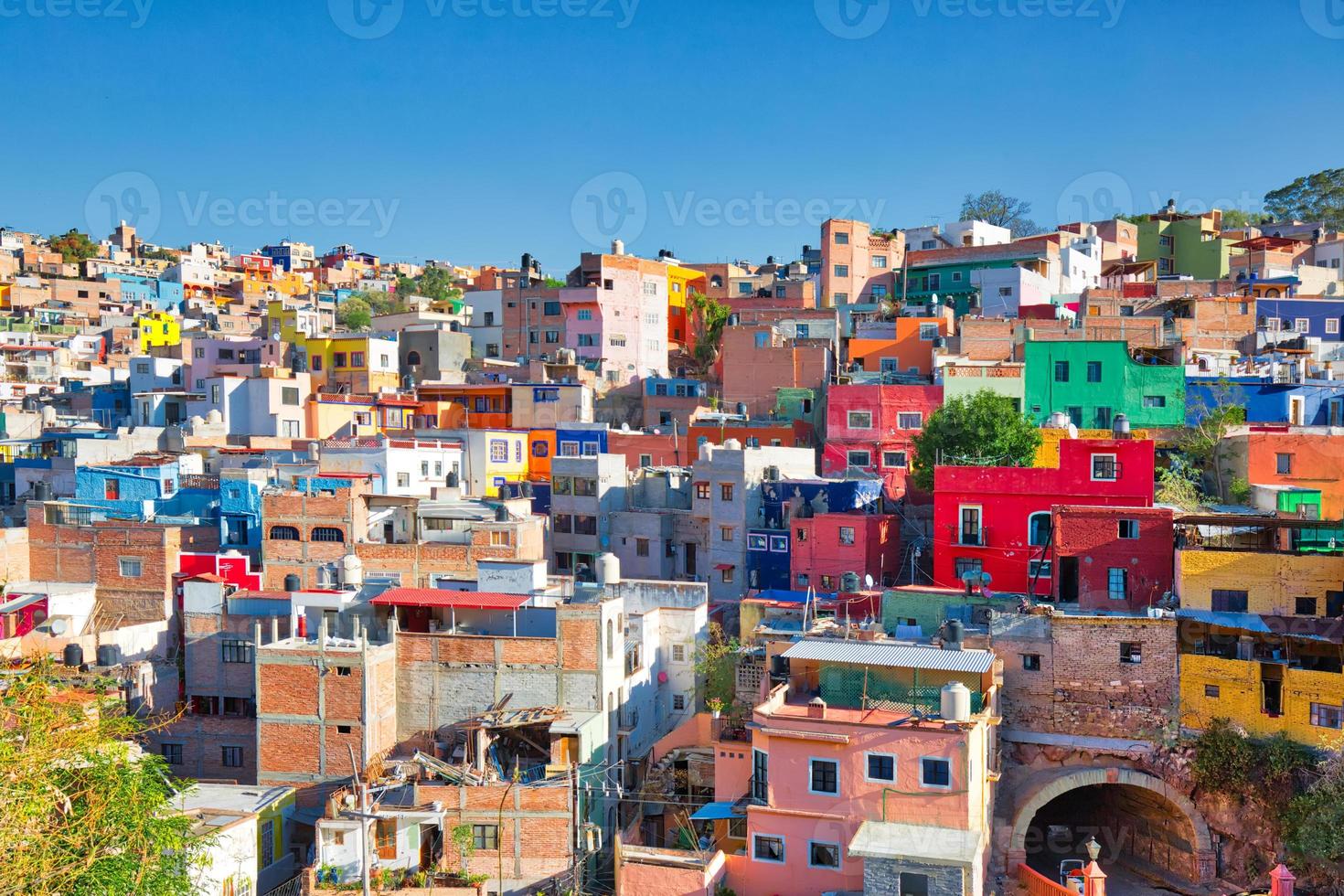 guanajuato, mexico, natursköna färgglada gator i gamla stan foto