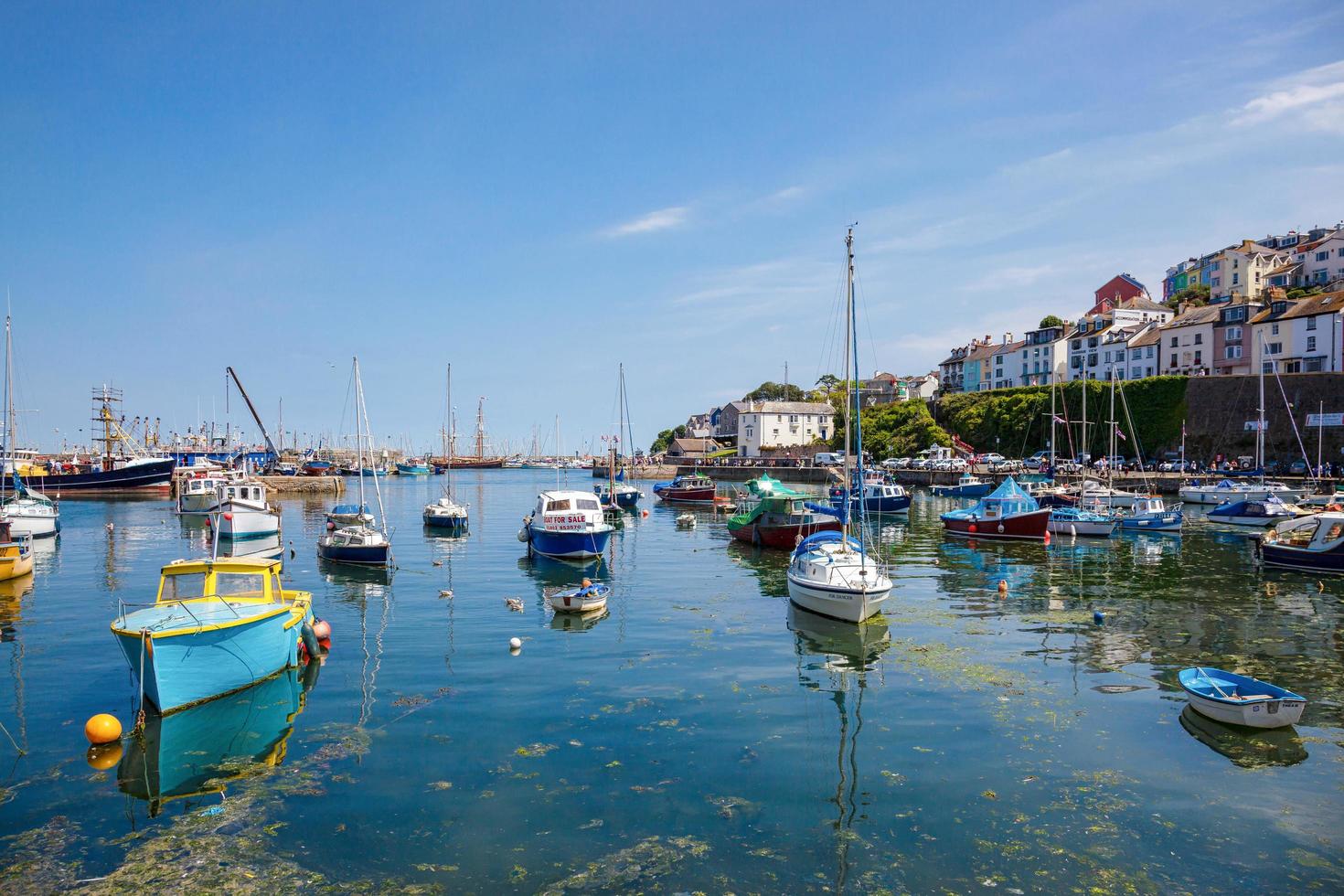 brixham, devon, Storbritannien, 2012. utsikt över brixhams hamn foto