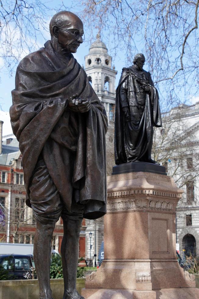 london, Storbritannien, 2018. monument till mahatma gandhi i london den 21 mars 2018 foto