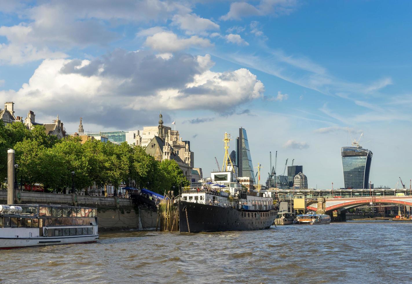 london, Storbritannien, 2014. flodbar på Themsen foto