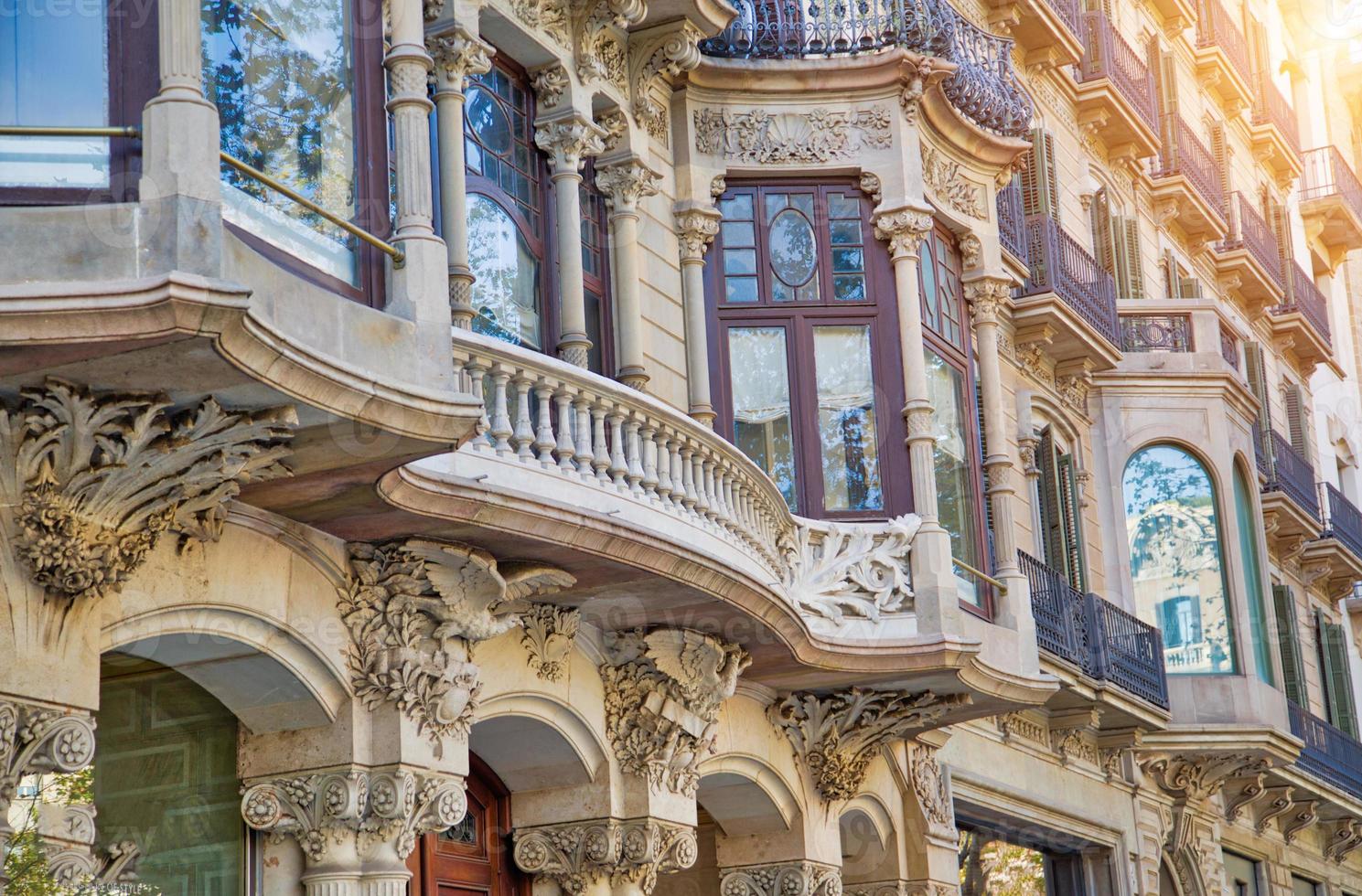 barcelonas historiska centrum gator vid solnedgången foto