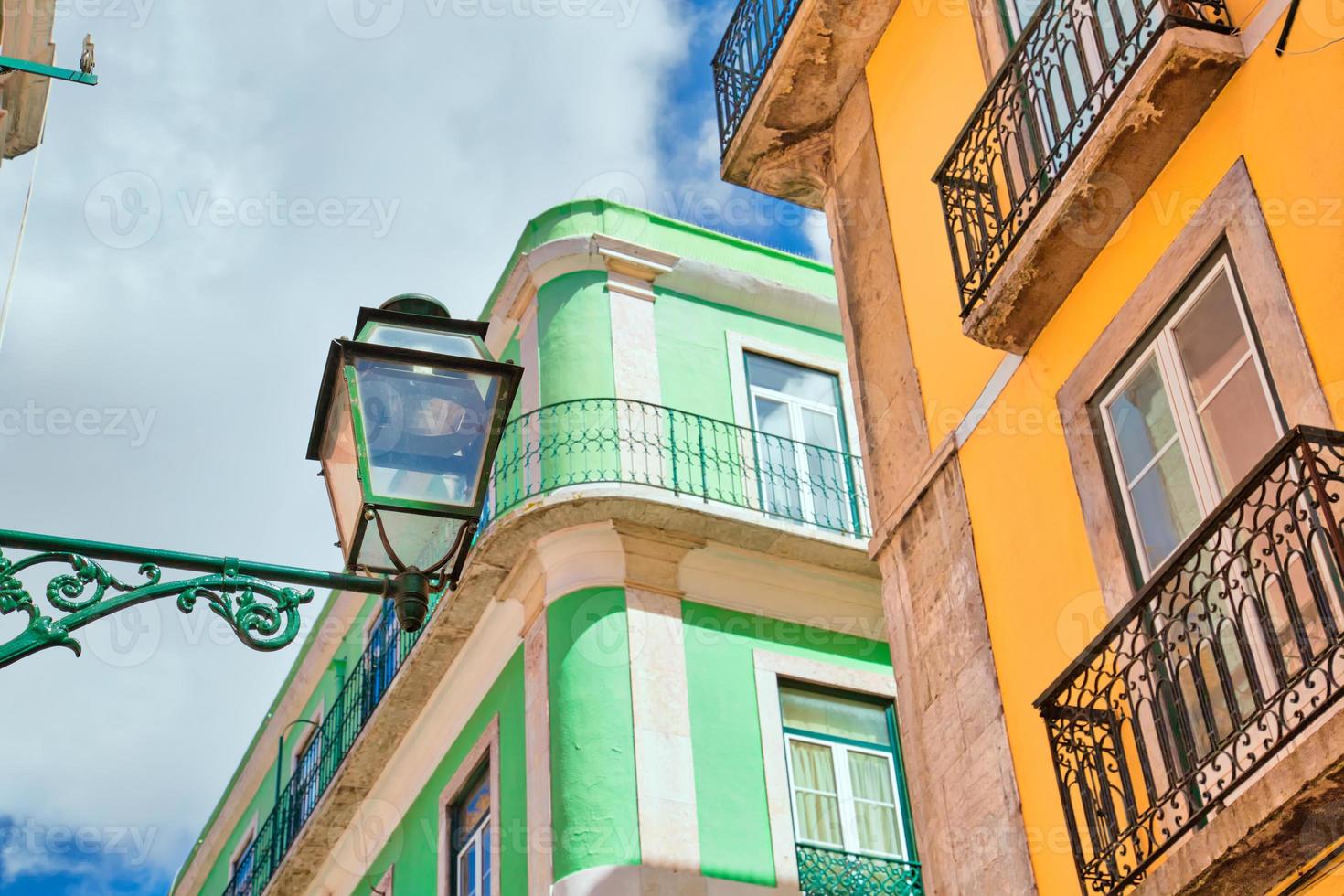 Portugals färgglada gator i Lissabon foto