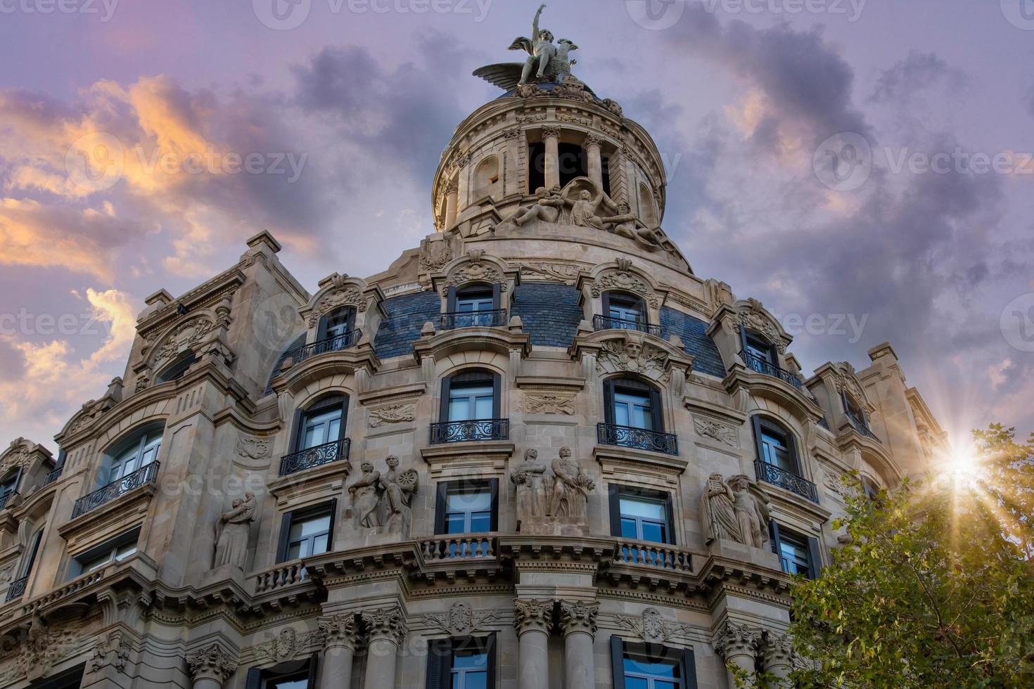 barcelona, byggnader längs avenyn Passeig de Gracia foto