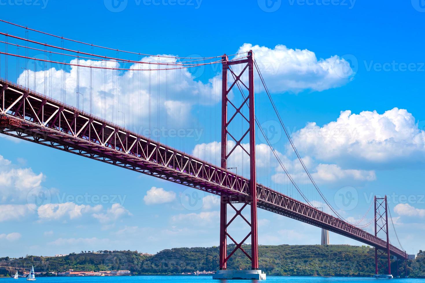 Lissabon, landmärke upphängning 25 april bron foto