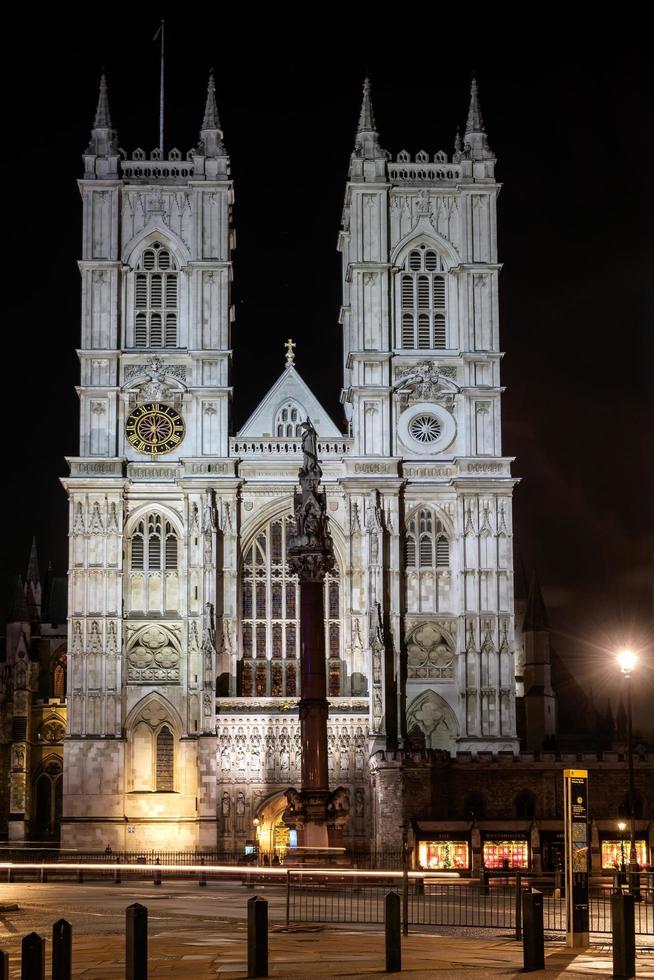 London, Storbritannien, 2015. utsikt över Westminster Abbey på natten foto